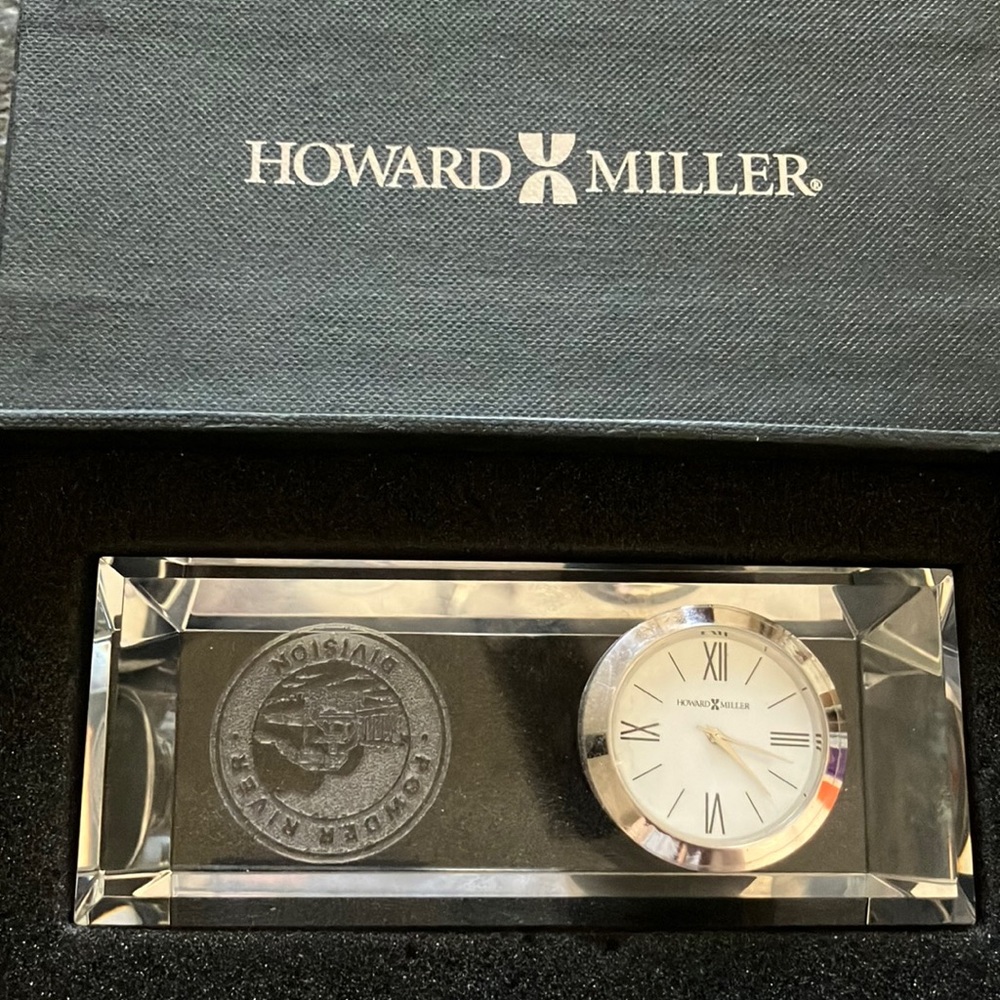 Howard Miller‎ Silver Desk Clock